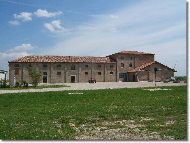 Clicca per scorrere le foto originali ingrandite