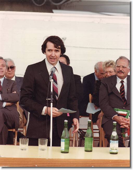 Clicca per scorrere le foto originali ingrandite
