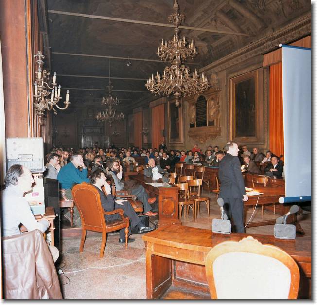 Clicca per scorrere le foto originali ingrandite